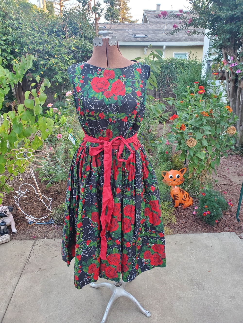 Unique Vintage Floral Midi Dress in Black & Red Size XL (14)